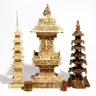 Trois grandes pagodes en os et pierre de savon, avec un sceau et une boîte, Chine et Japon, 19/20ème