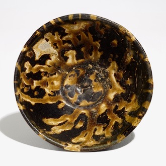 Een Chinese Jizhou kom met schildpad glazuur, Zuidelijke Song/Yuan Dynastie of later
