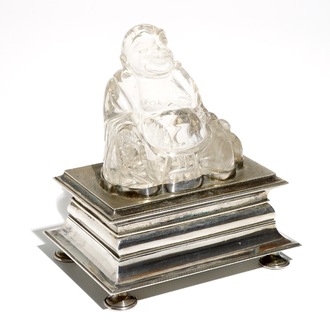 Un modèle de Bouddha en crystal de rocher, Chine, 19/20ème, sur socle en argent, poss. Augsburg, 18ème