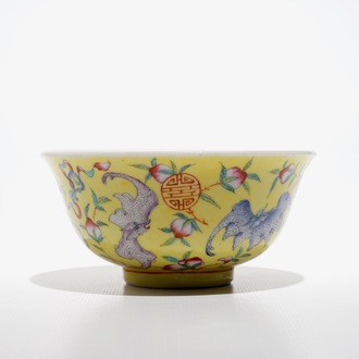 A Chinese famille rose yellow-ground bowl with bats and peaches, Guangxu mark, 19/20th C.