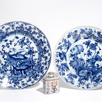 Two Chinese blue and white chargers and a silver-mounted Imari style tea caddy, Kangxi/Qianlong