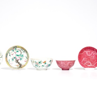 Three Chinese famille rose cups, two saucers and a seal paste box, 19/20th C.