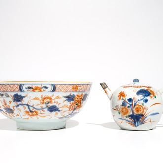 A Chinese verte-Imari teapot and an Imari style bowl, Kangxi