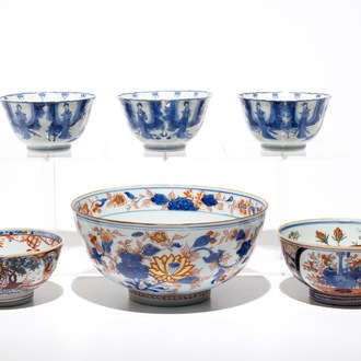 Six bols en porcelaine de Chine bleu et blanc, de style Imari et de type Amsterdams bont, Kangxi/Qianlong