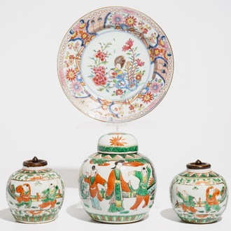 Une assiette en porcelaine de Chine famille rose, Yongzheng, et trois pots en famille verte, 19ème