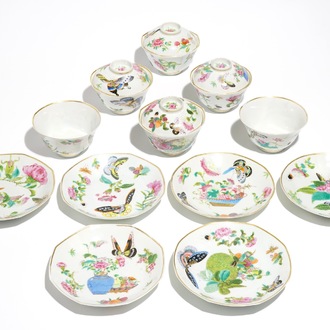 Six tasses et soucoupes avec quatre couvercles en porcelaine de Chinese famille rose de Canton, 19ème