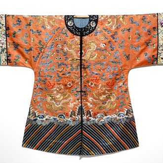 A Chinese embroidered silk robe with dragons, Qing