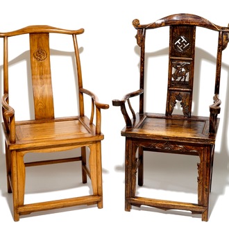 Two Chinese elm yoke-back chairs, 19/20th C.