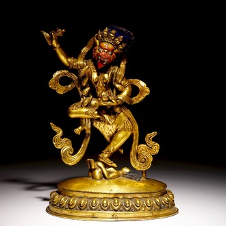 Een Tibetaanse vergulde bronzen figuur van Simhavaktra, 18e eeuw