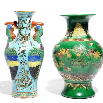 Een Chinese Dayazhai-stijl vaas met twee feniksen en een groen-geglazuurde drakenvaas, 19/20e eeuw