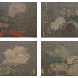 Quatre tableaux encadrés aux antiquités et fleurs, Chine, 19ème
