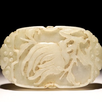 Een Chinees reliëf in witte jade met een Boeddha's hand, 19e eeuw