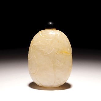 Une tabatière en jade sculpté en forme de fushou gua, Chine,, 19ème