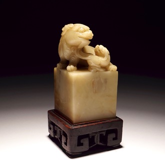 Een Chinese jade stempel met boeddhistische leeuw, 19/20e eeuw