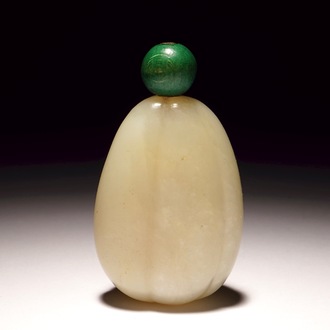Een Chinese gelobde jade snuiffles, 19 eeuw