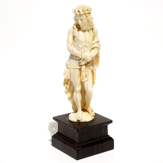Un modèle de Christ debout en ivoire sculpté, prob. Dieppe, 18/19ème