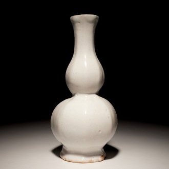 A white Dutch Delft gourd-shaped vase, 18th C.
