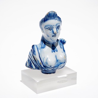 Une buste de femme en faïence de Delft bleu et blanc, 18ème