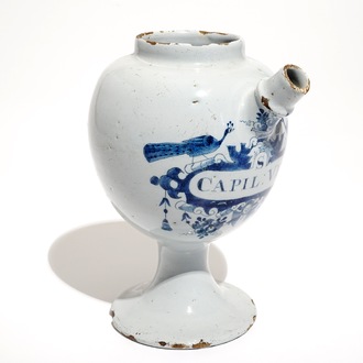 Een blauwwitte Delftse siroopkan "S:Capil:Ven", 18e eeuw