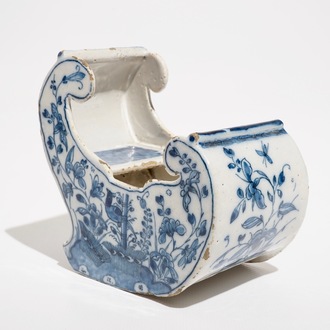 A Dutch Delft blue and white pipe stand modelled as a sledge, 18th C.