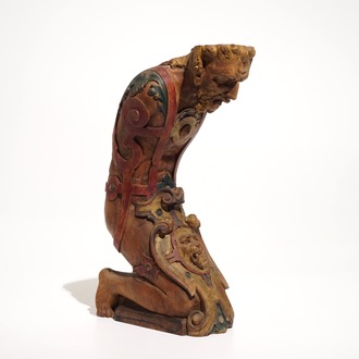 Un élément de support en bois sculpté et polychromé en forme de satyre, Pays-Bas, 17ème