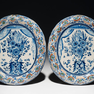A pair of polychrome English Delftware plaques with a flowervase, 1st half 18th C.
