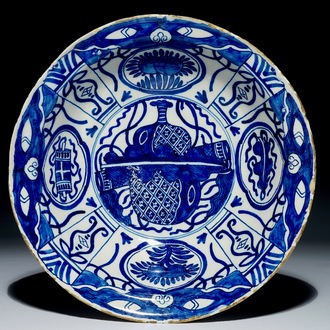 Un grand bol en faïence de Delft bleu et blanc de style Ming, 2ème moitié du 17ème