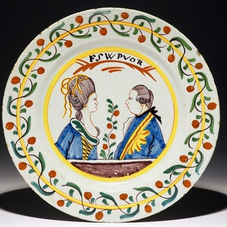 Un plat orangiste en faïence de Delft polychrome aux portraits royales, 18ème