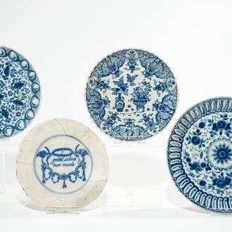 Vier blauwwitte Delftse borden, 17/18e eeuw