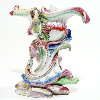 Un vase pot pourri au dragon Rococo en faïence de Sceaux, Jacques Chapelle, 18ème