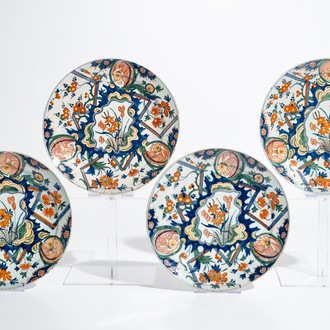 Quatre assiettes en faïence polychrome de Delft à décor "au tonnerre", 2ème moitié du 17ème
