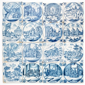 Un ensemble de 16 carreaux en faïence de Delft bleu et blanc aux sujets religieux, 18ème