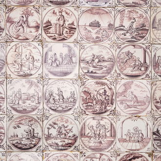 Een veld van 64 mangane Delftse tegels met bijbels decor in medaillon, 18e eeuw