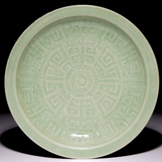 A Chinese celadon dish with incised floral design, 18/19th C.