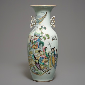 Un vase en porcelaine de Chine famille rose à double décor, 19/20ème