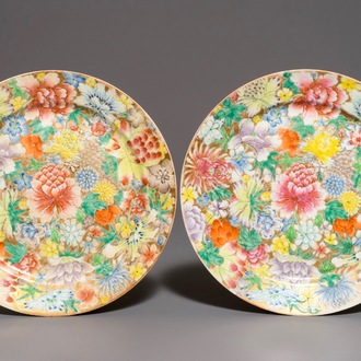 A pair of Chinese famille rose millefleurs plates, Guangxu mark, 19/20th C.