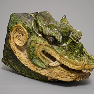 Une tuile faitière en forme de tête de dragon, Chine, 19ème