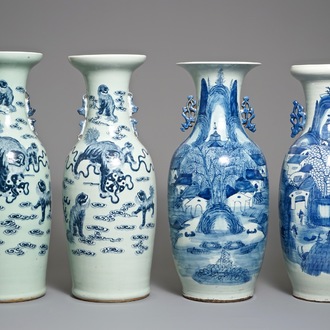 Quatre vases en porcelaine de Chine bleu et blanc sur fond céladon, 19ème