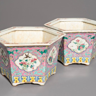 Une paire de jardinières en porcelaine de Chine famille rose de style Peranakan, 19ème