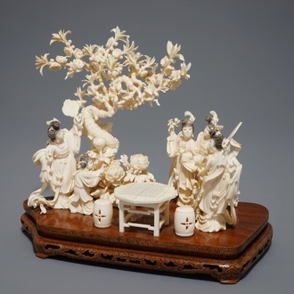 A Chinese carved ivory group on inlaid wooden base, 1st half 20th C.