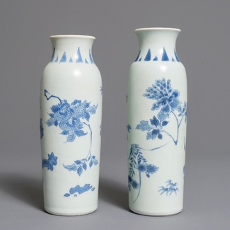 A pair of Chinese blue and white sleeve vases with floral design, Hatcher cargo, Transitional period