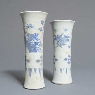 Two Chinese blue and white trumpet-shaped vases with floral design, Hatcher cargo, Transitional period