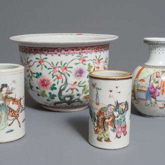 Two Chinese famille rose brush pots, a vase and a jardinière, 19/20th C.