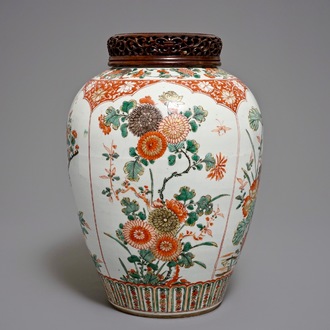 A Chinese famille verte vase with a carved wooden cover, Kangxi