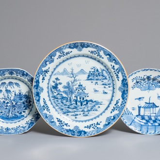 Drie Chinese blauwwitte schotels, Qianlong