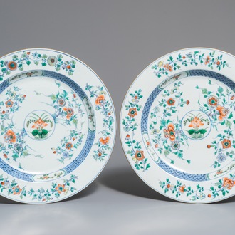 A pair of Chinese doucai chargers with floral design, Kangxi