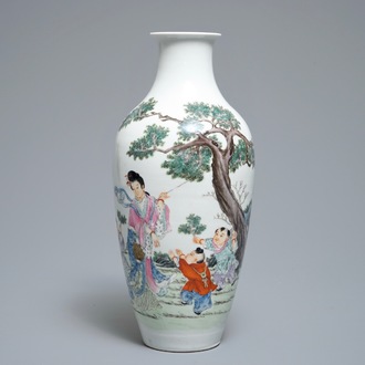 20世纪 粉彩人物瓷瓶