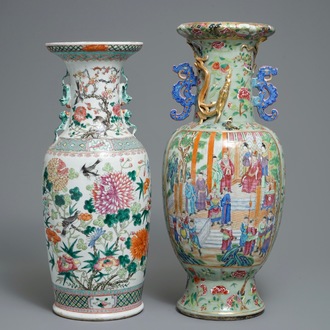 Deux grands vases en porcelaine de Chine famille rose, 19ème