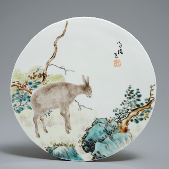 A round Chinese qianjiang cai plaque with a donkey, 20th C.