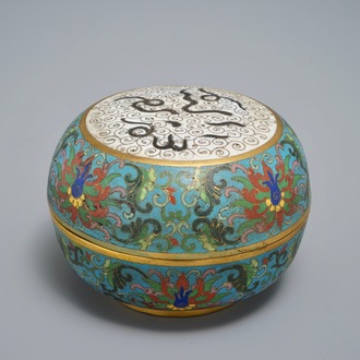 A round Chinese cloisonné box and cover, Qianlong mark, 19/20th C.